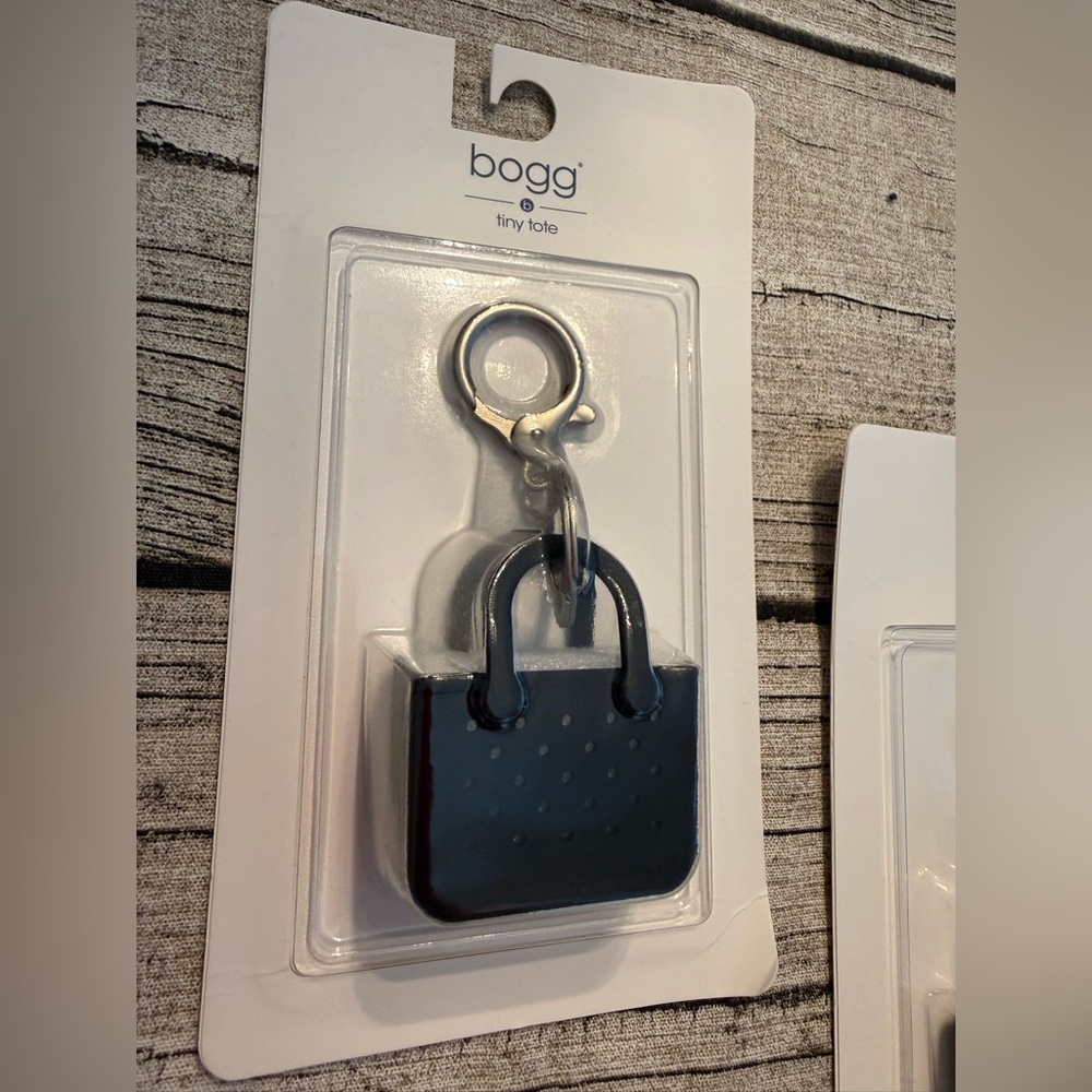 NWT! Bogg Tiny Tote Keychain. Black color, AirPod case, keychain, bag charm - Picture 3 of 7